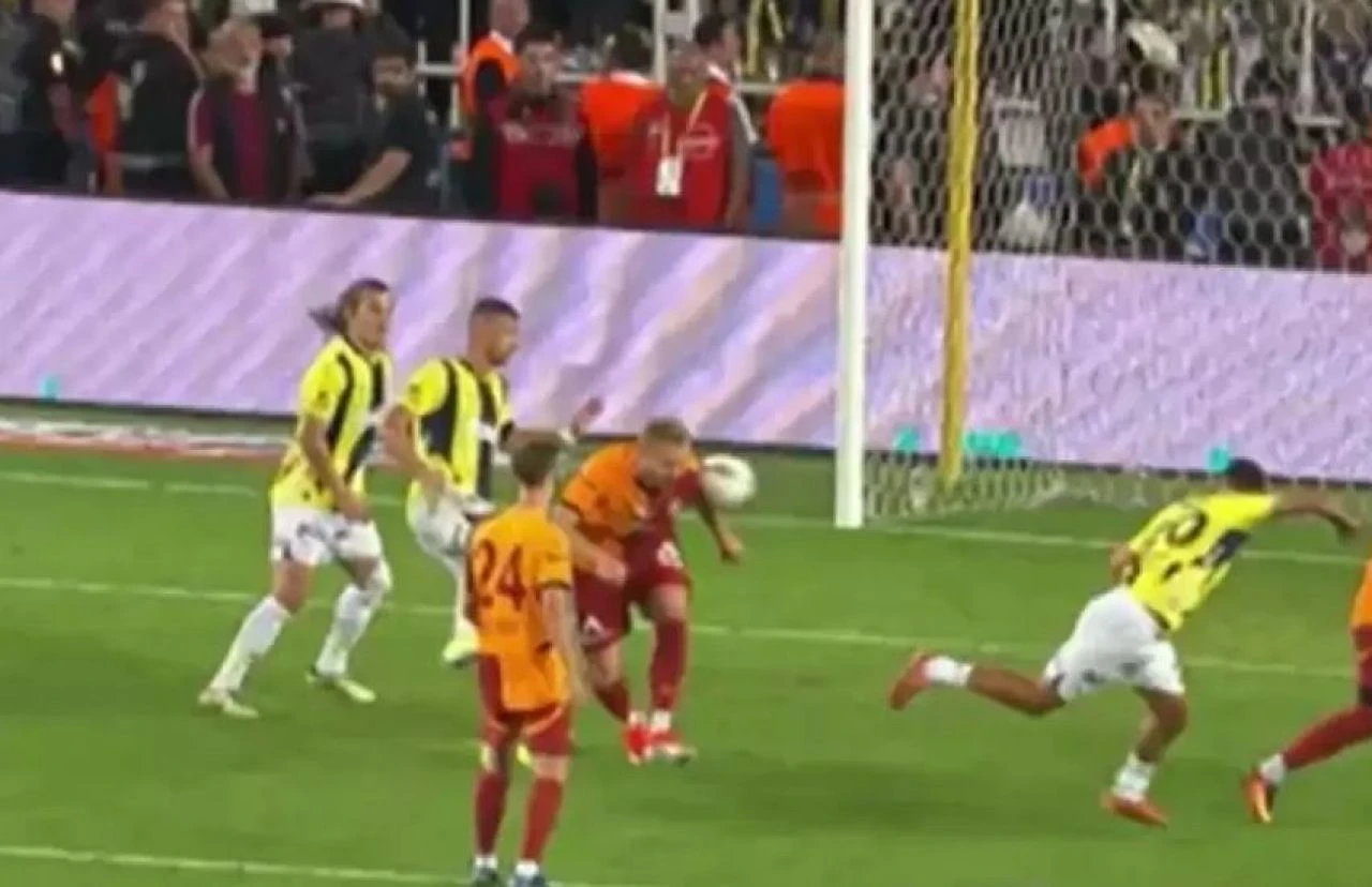 Eski hakemler Fenerbahçe-Galatasaray maçının tartışmalı pozisyonlarını yorumladı! Penaltı, kırmızı kart... - 5. Resim