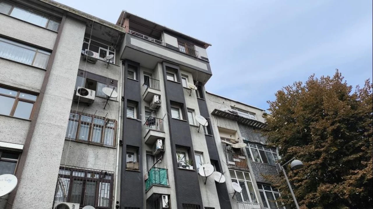 Fatih’te kaçak kat üstüne bir kaçak daha: Şaşkına çevirdi! - 1. Resim