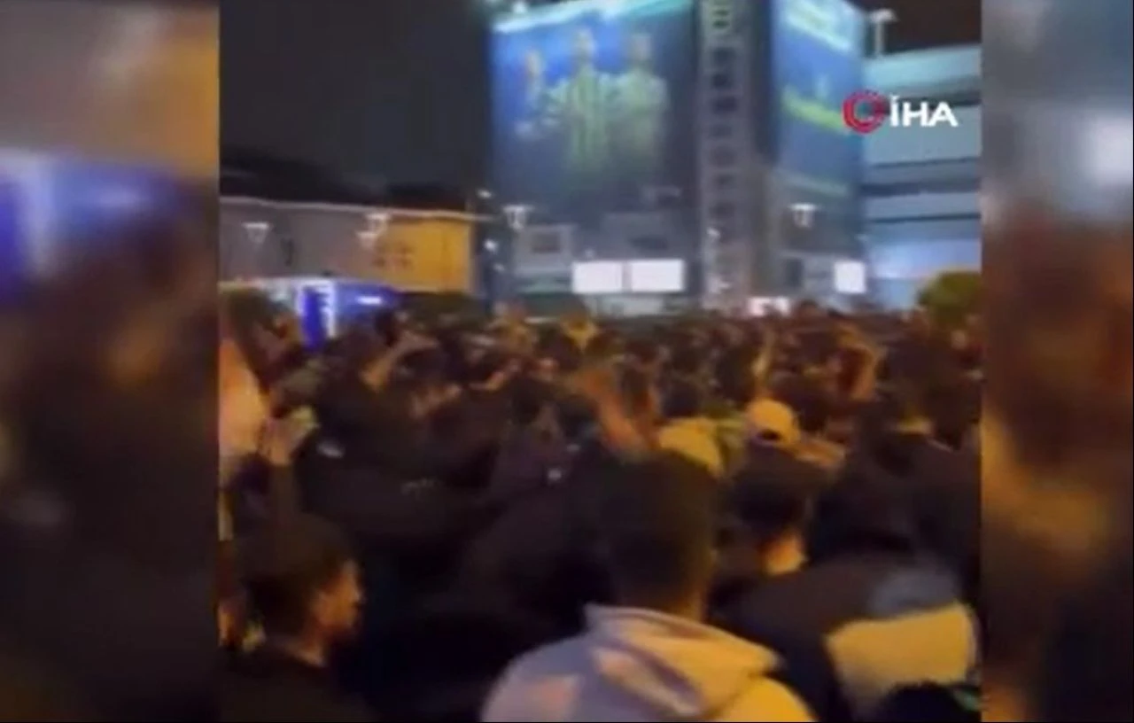 Fenerbahçeli taraftarlardan protesto: "Ali Koç istifa" sesleri yükseldi - 1. Resim