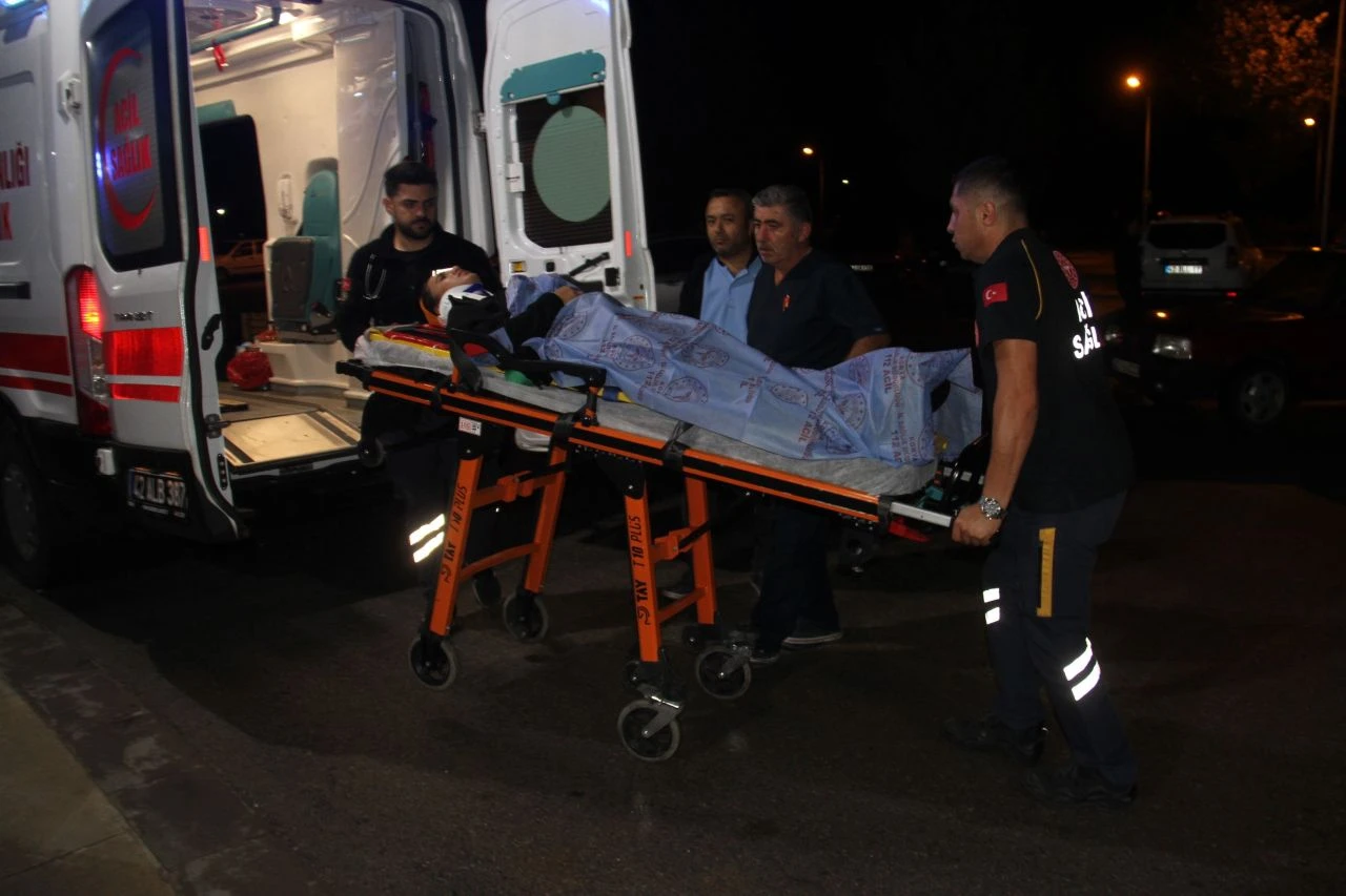 Konya'da işçileri taşıyan minibüs devrildi: Çok sayıda yaralı var - 1. Resim