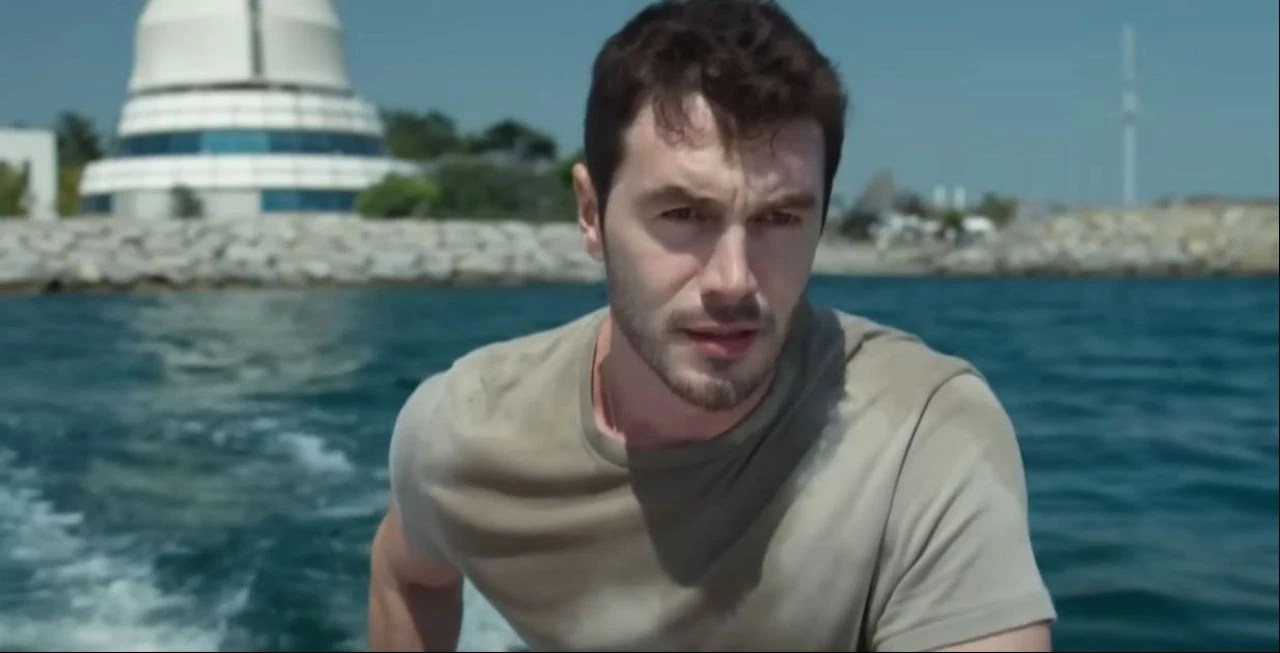 Kör Nokta dizisinin oyuncu kadrosunda Rabia Soytürk, İsmail Ege Şaşmaz, Çağla Boz gibi isimler yer alıyor