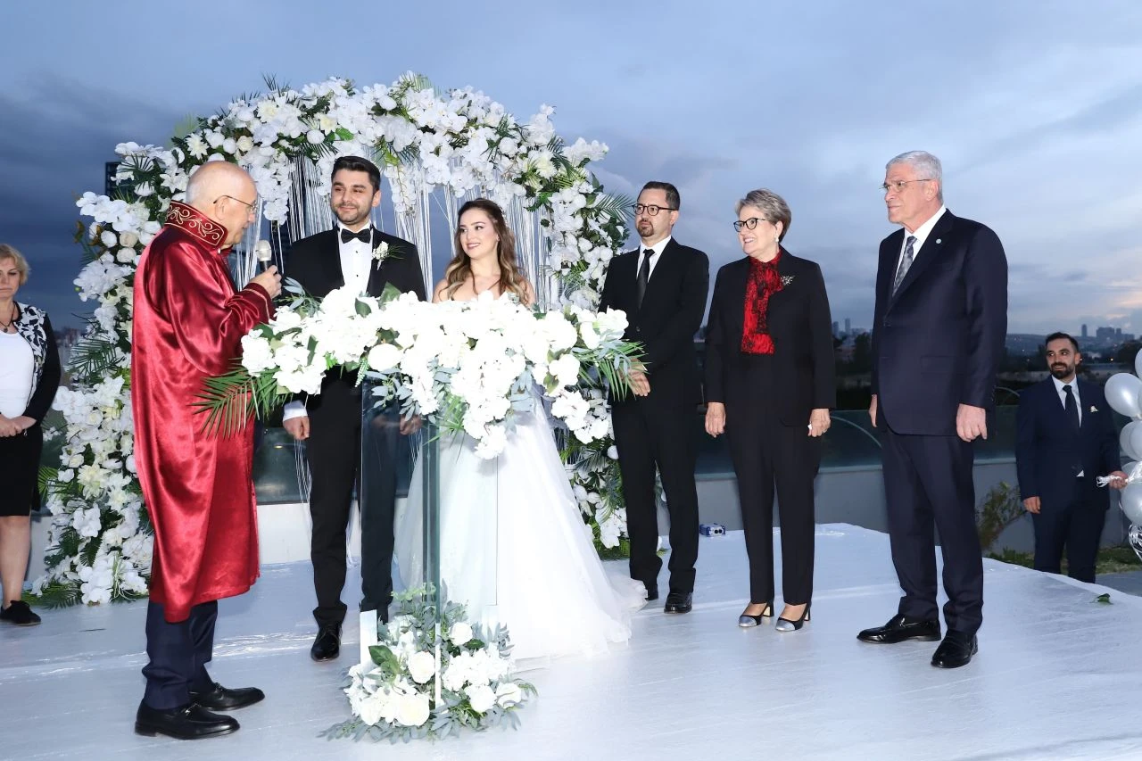 Meral Akşener ve Müsavat Dervişoğlu nikah şahitliğinde buluştu - 1. Resim