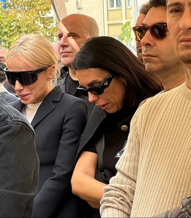 Metin Arolat'a gözyaşlarıyla veda! Sanatçı dostları yalnız bırakmadı - 2. Resim