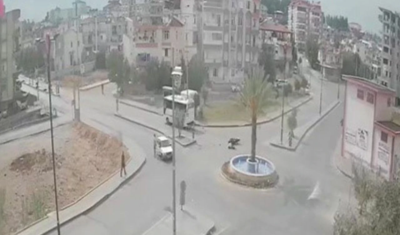 Motosikletli ölümden döndü! Antalya'da göz göre göre kaza - 1. Resim