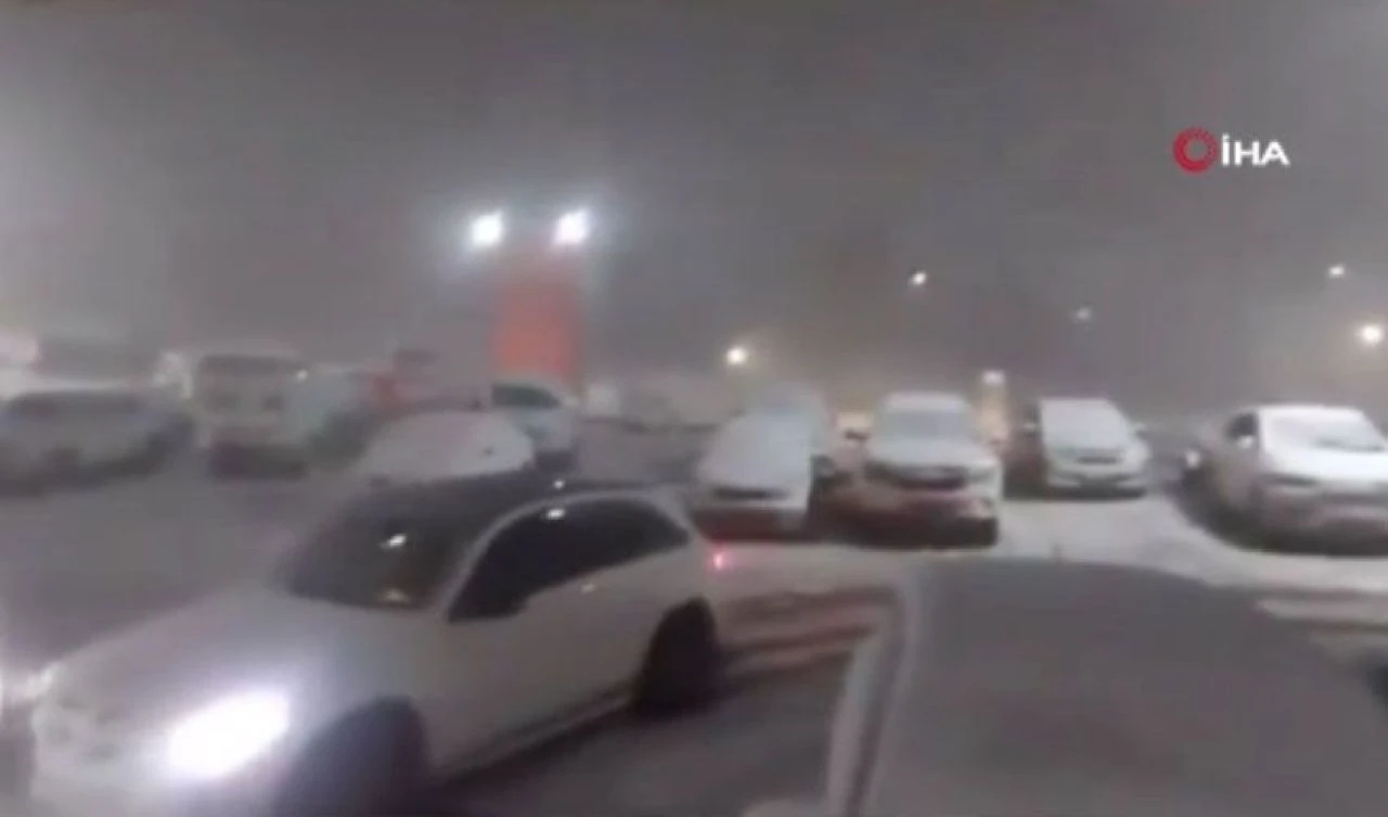 On iki yılda 2. kez! Güney Afrika'da kar hayatı felç etti - 1. Resim