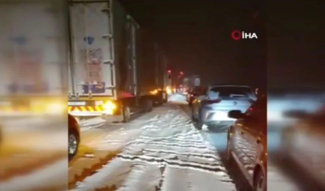 On iki yılda 2. kez! Güney Afrika'da kar hayatı felç etti - 3. Resim