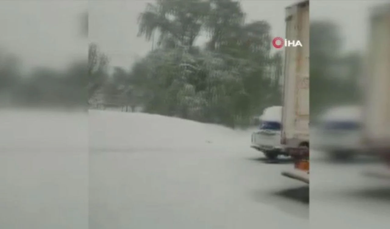 On iki yılda 2. kez! Güney Afrika'da kar hayatı felç etti - 4. Resim