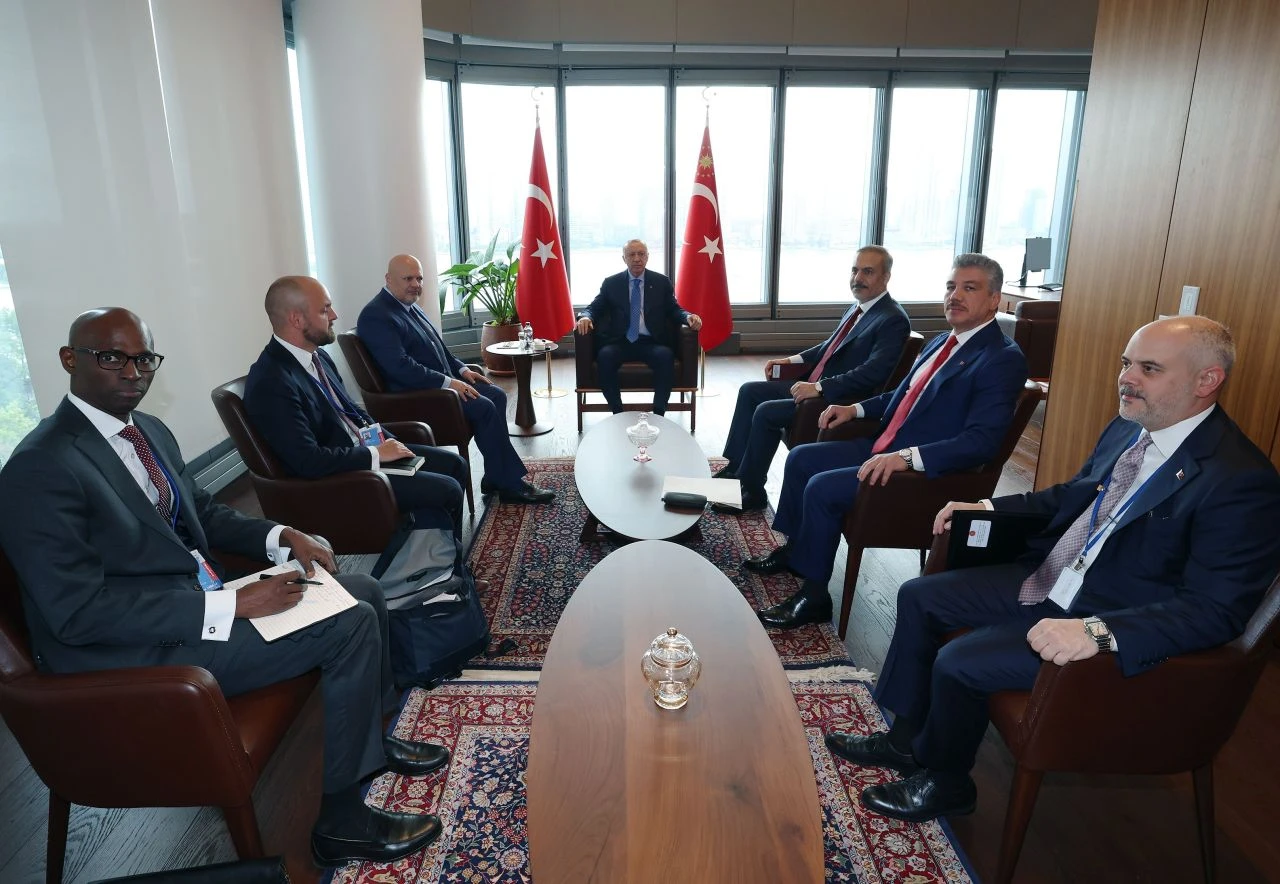 Cumhurbaşkanı Erdoğan Uluslararası Ceza Mahkemesi Başsavcısı Khan ile görüştü - 1. Resim