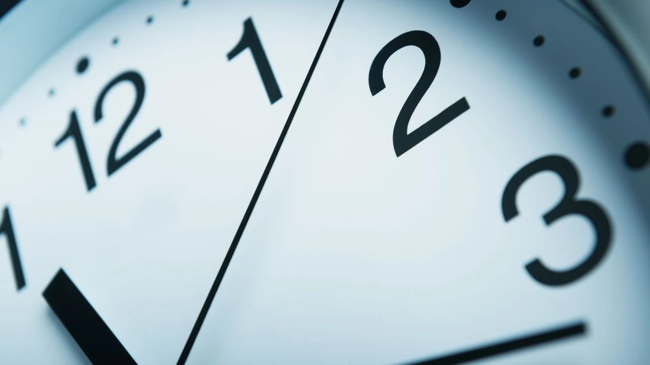 Kış saati uygulamasının 2024 yılında olmaması nedeniyle saatler geri alınmayacak