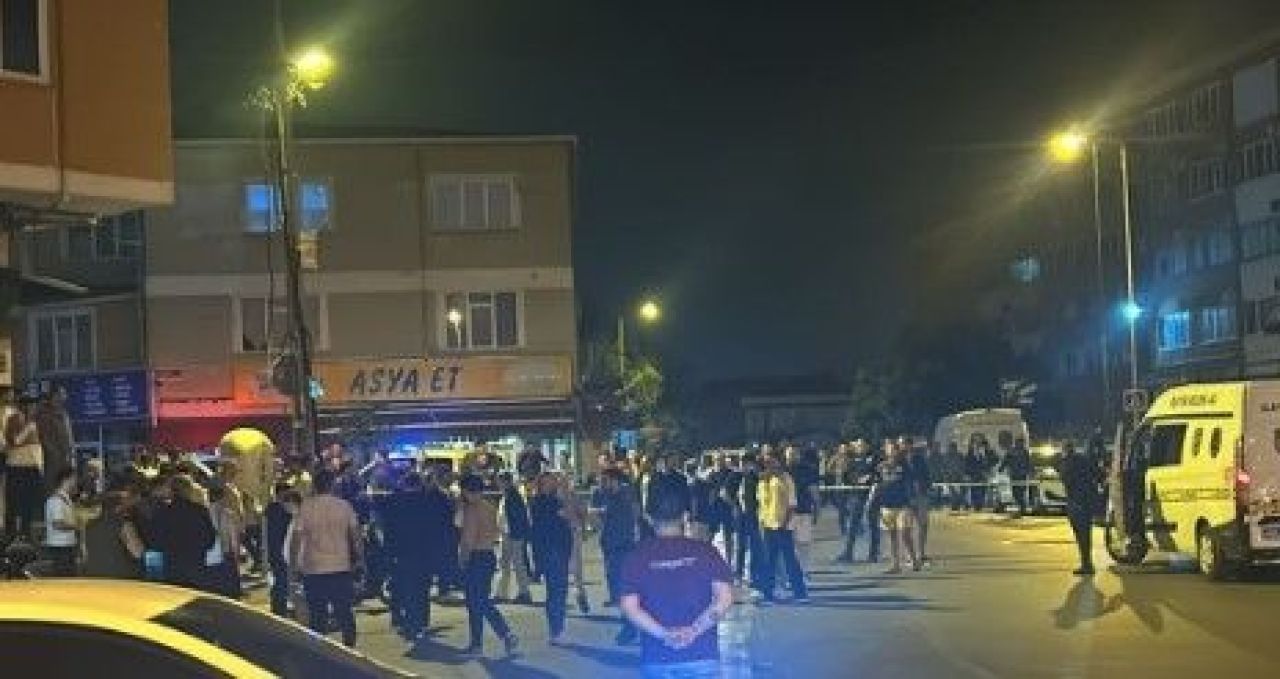 Son dakika: Ümraniye'de polisin silahını alan saldırgan ateş açtı: Biri ağır iki polis yaralı - 1. Resim