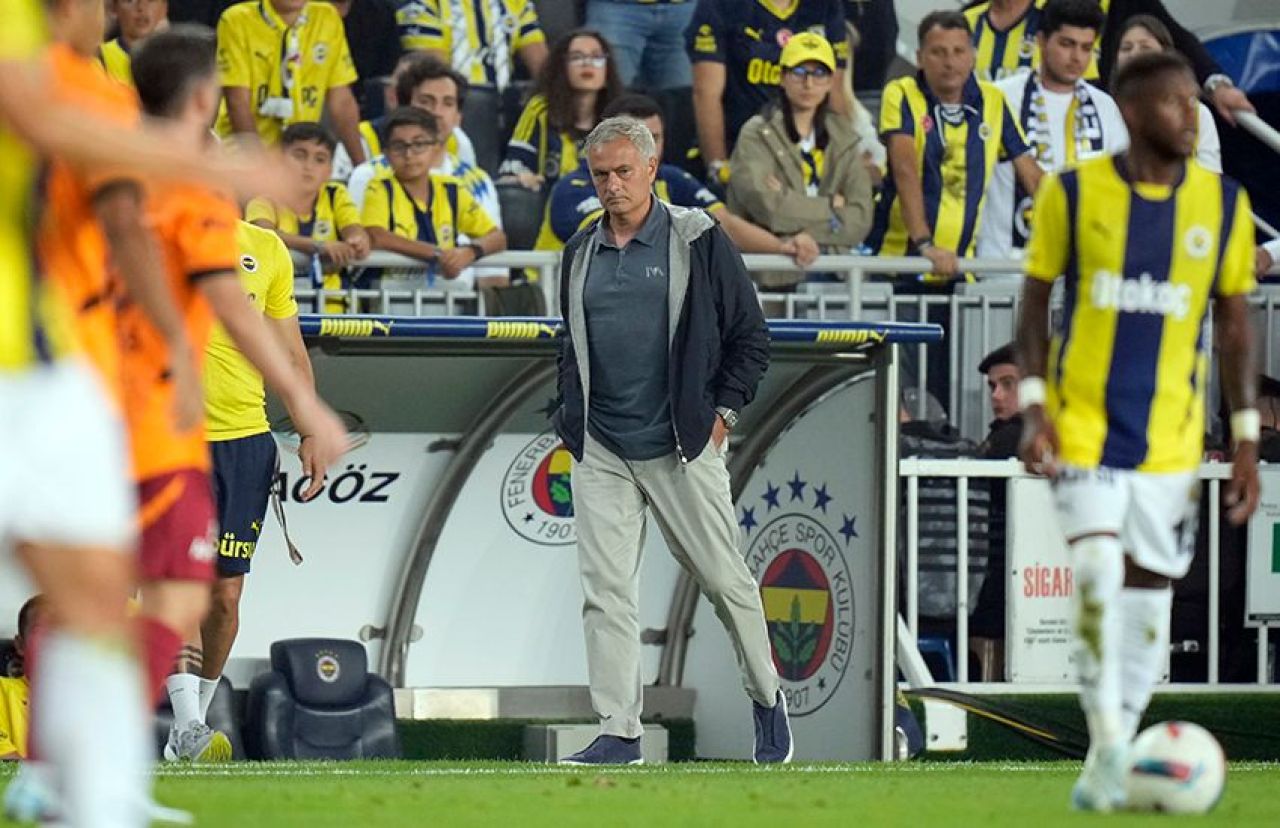 Jose Mourinho, İsmail Kartal'ın gölgesinde kaldı! Taraftarlar tepkili - 1. Resim