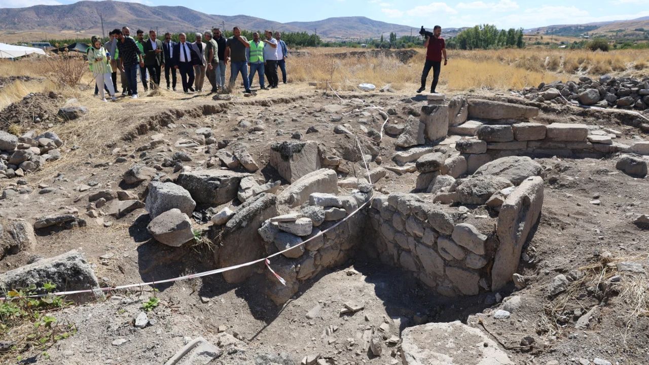 Türkiye'de bir ilk! Elazığ'da 84 metrekarelik mozaik gün yüzüne çıkarıldı