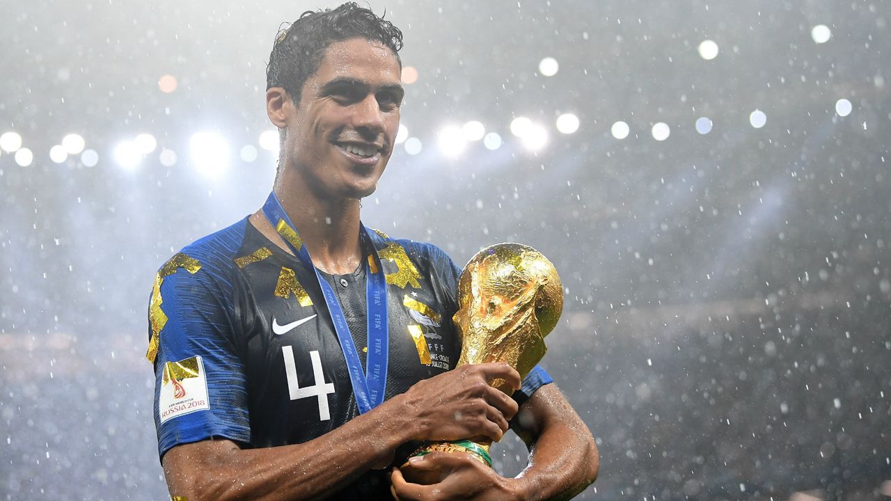 Daha yeni 2 yıllık sözleşme imzalamıştı: Raphael Varane&#039;dan sürpriz karar!