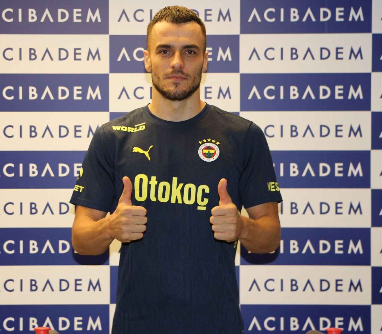 Filip Kostic Fenerbahçe'nin UEFA isim listesinde yer almadığı için Union SG maçında oynamıyor - 1. Resim