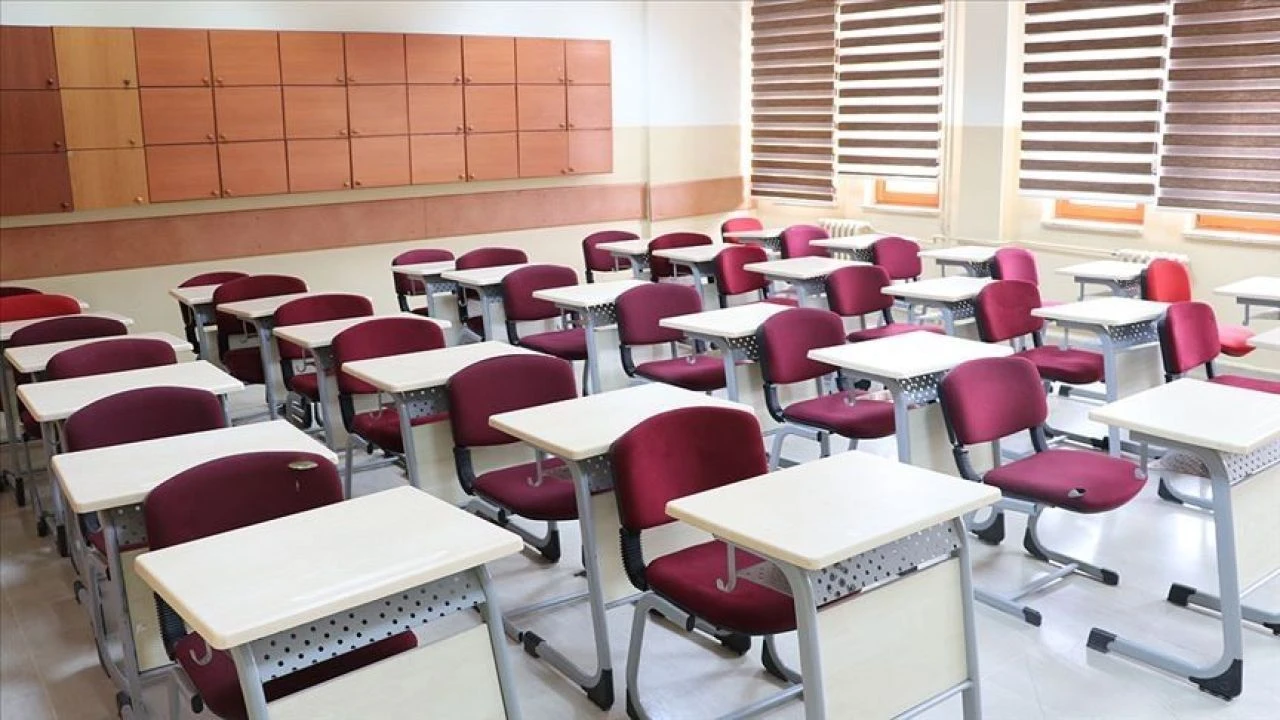 Hayalet sınıflar ile devamsızlık ve not garantisi sunuluyor - 1. Resim