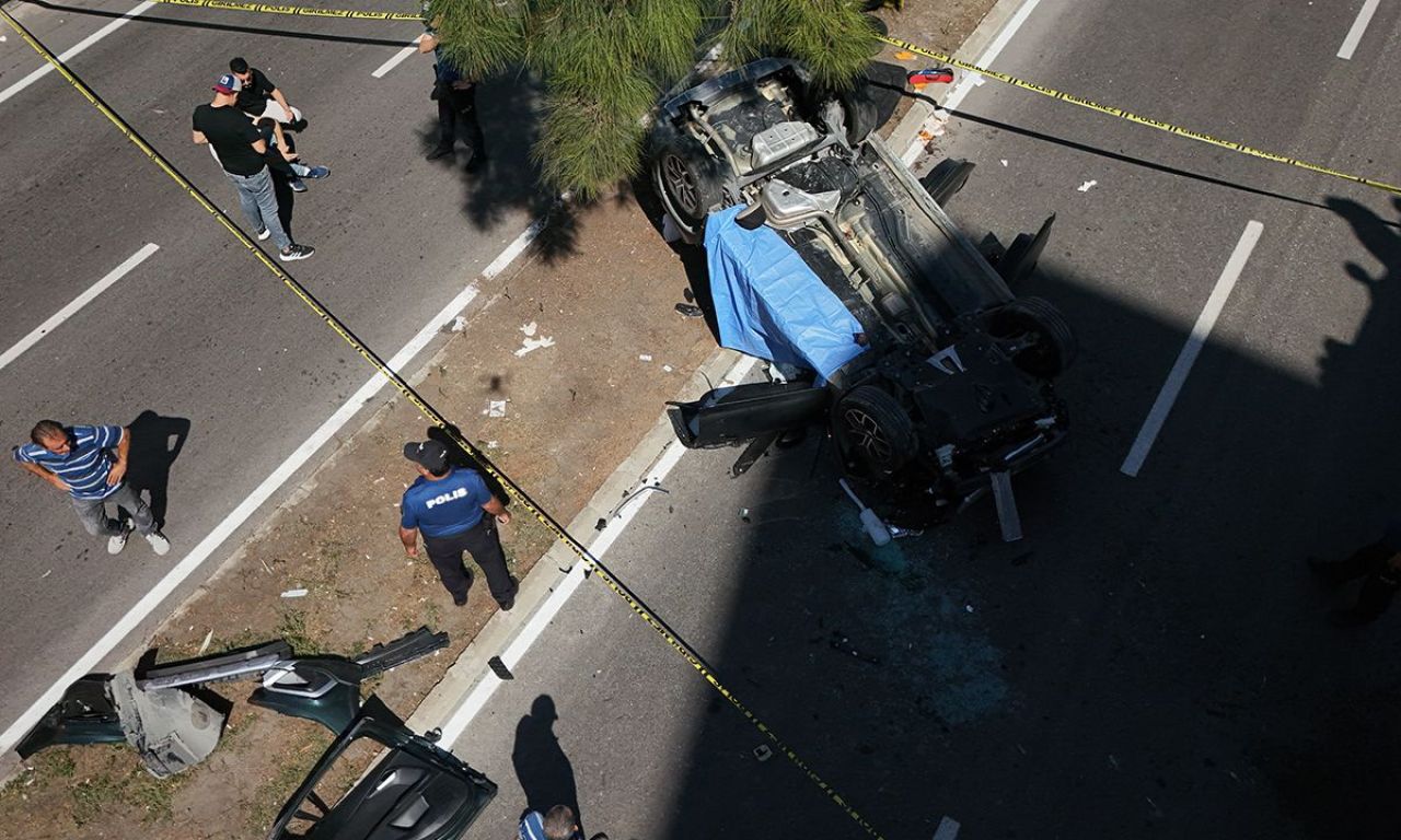 Son dakika | İzmir'de otomobil alt geçide düştü: Çok sayıda ölü ve yaralı var - 2. Resim