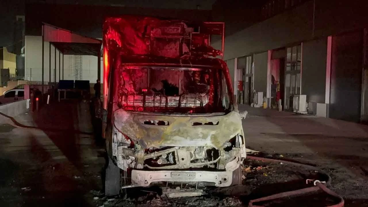 Tekirdağ'da korkutan yangın: Kimyasal madde deposu alev alev yandı - 1. Resim