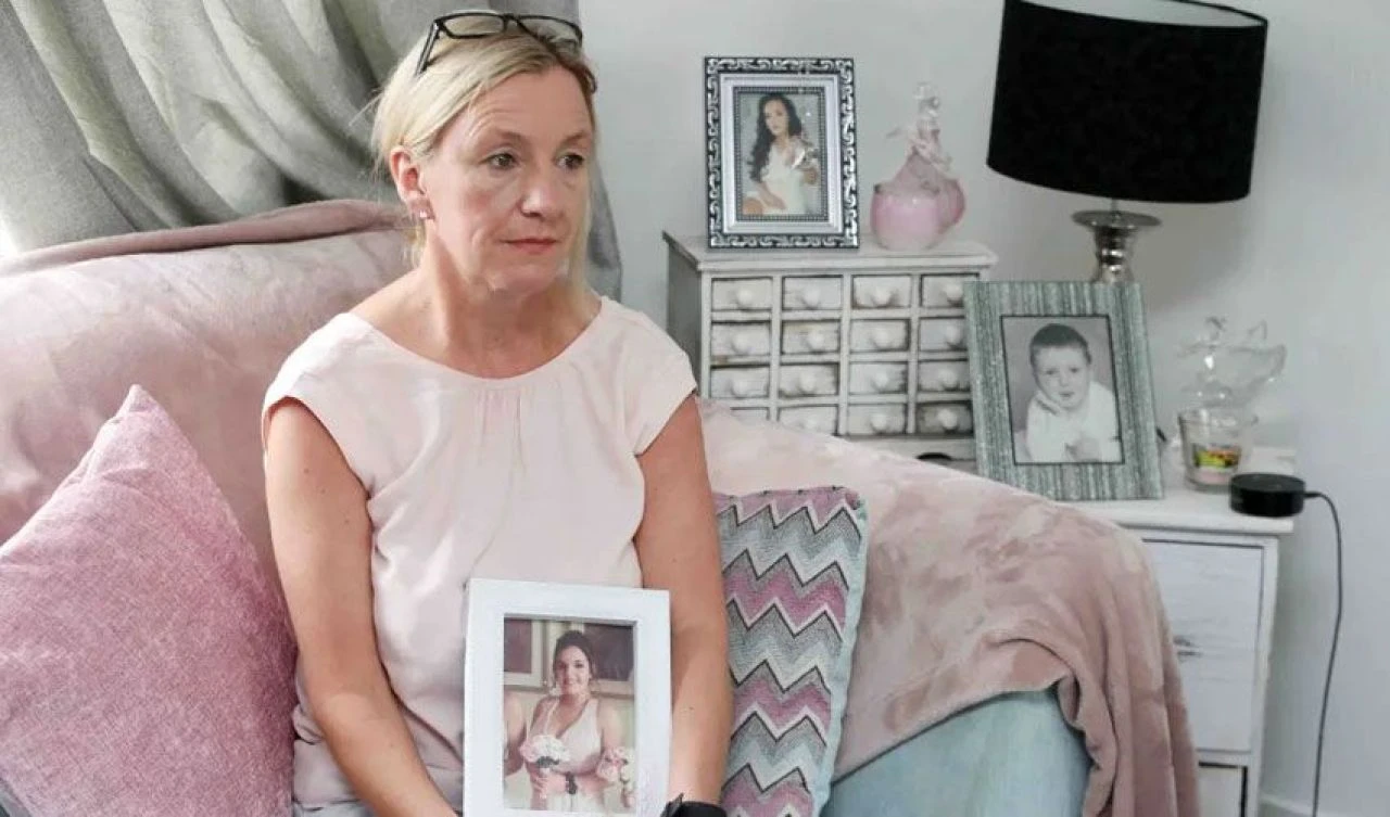 Kazada hayatını kaybeden genç kızın mezarına vandallık: Tüyleri diken diken eden yazı yazıldı - 4. Resim