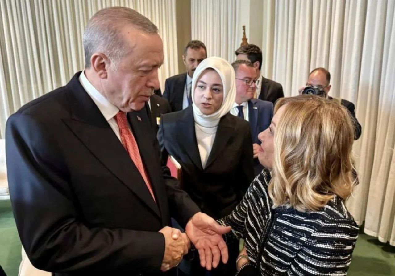 New York'taki Erdoğan-Meloni görüşmesine damga vuran bakışlar! Hayranlığını gizleyemiyor - 1. Resim