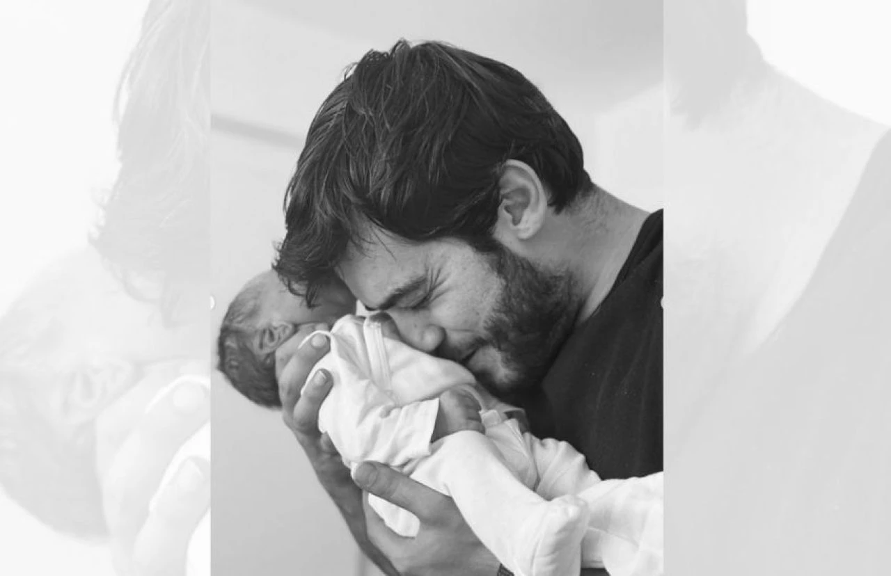 Oyuncu çift Berkay Hardal ile Dilan Telkök oğullarına kavuştu!