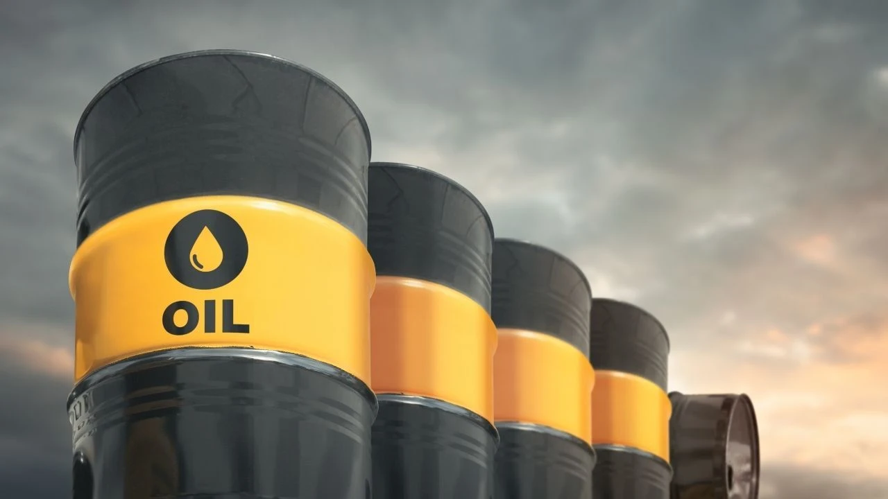 Petrol fiyatı Suudi üretim spekülasyonları ortasında sert düştü! Fiyatlar baskılandı