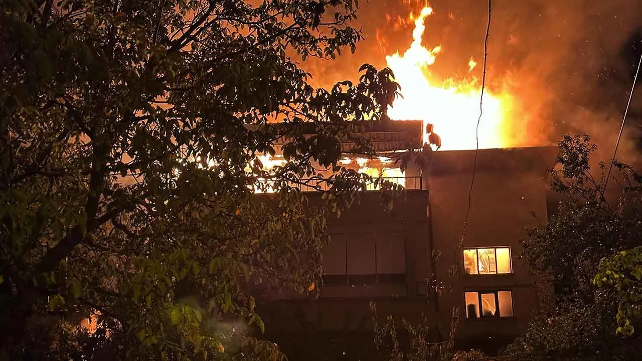 Annesiyle tartışan çocuk evi ateşe verdi! - 1. Resim