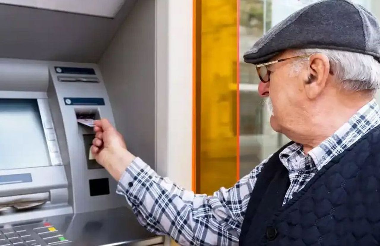 Emekli vatandaşlar için büyük tehlike: ATM'ler para vermiyor! Bankaların kredi kartı oyunu ortaya çıktı - 1. Resim