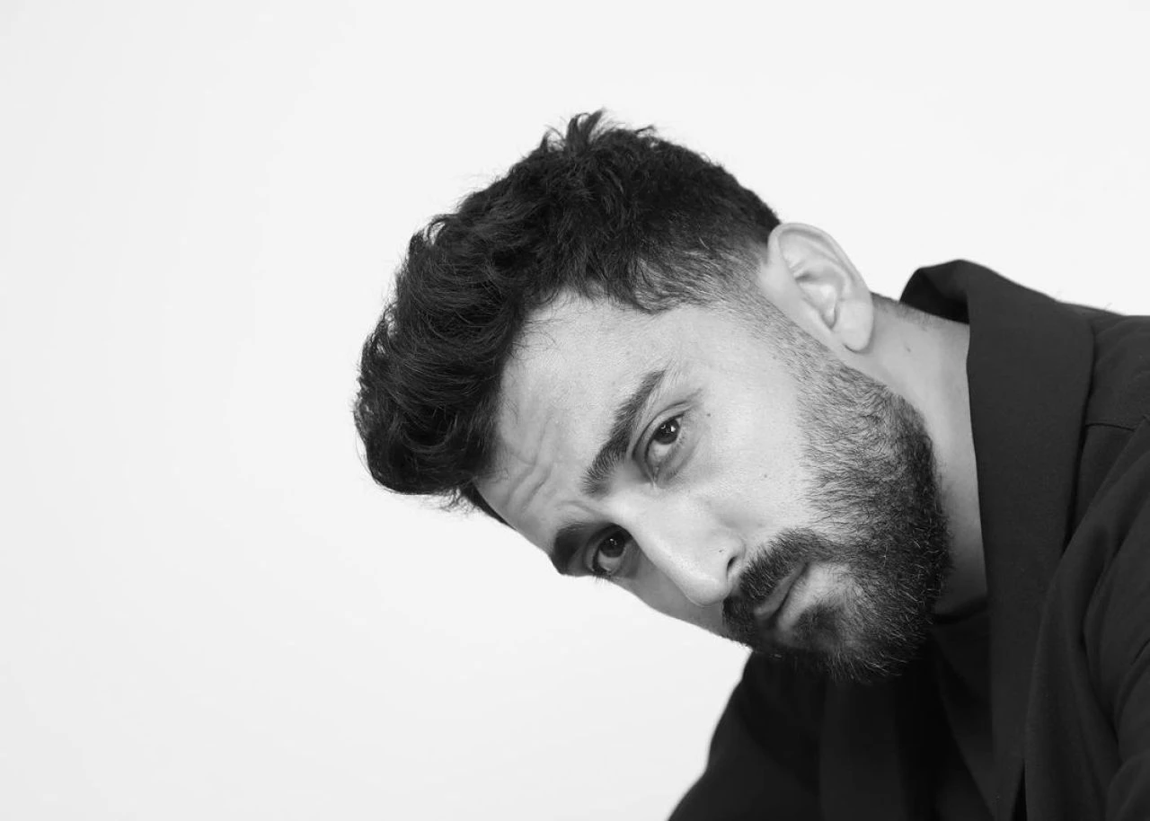 Kızılcık Şerbeti Firaz karakterini Batuhan bozkurt oynuyor