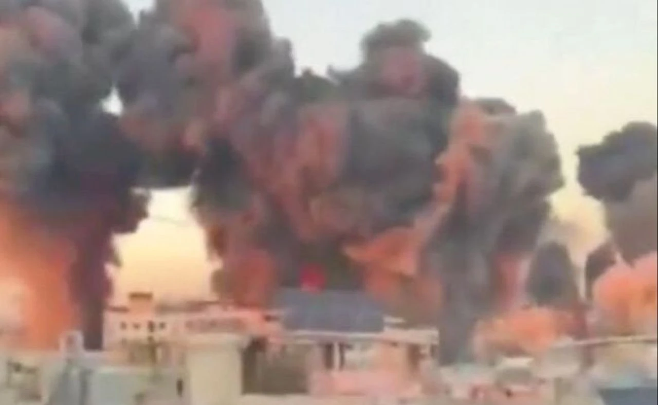 Son dakika | Lübnan'da büyük patlama! Beyrut'un üstü dumanla kaplandı: En ölümcül saldırı yapıldı