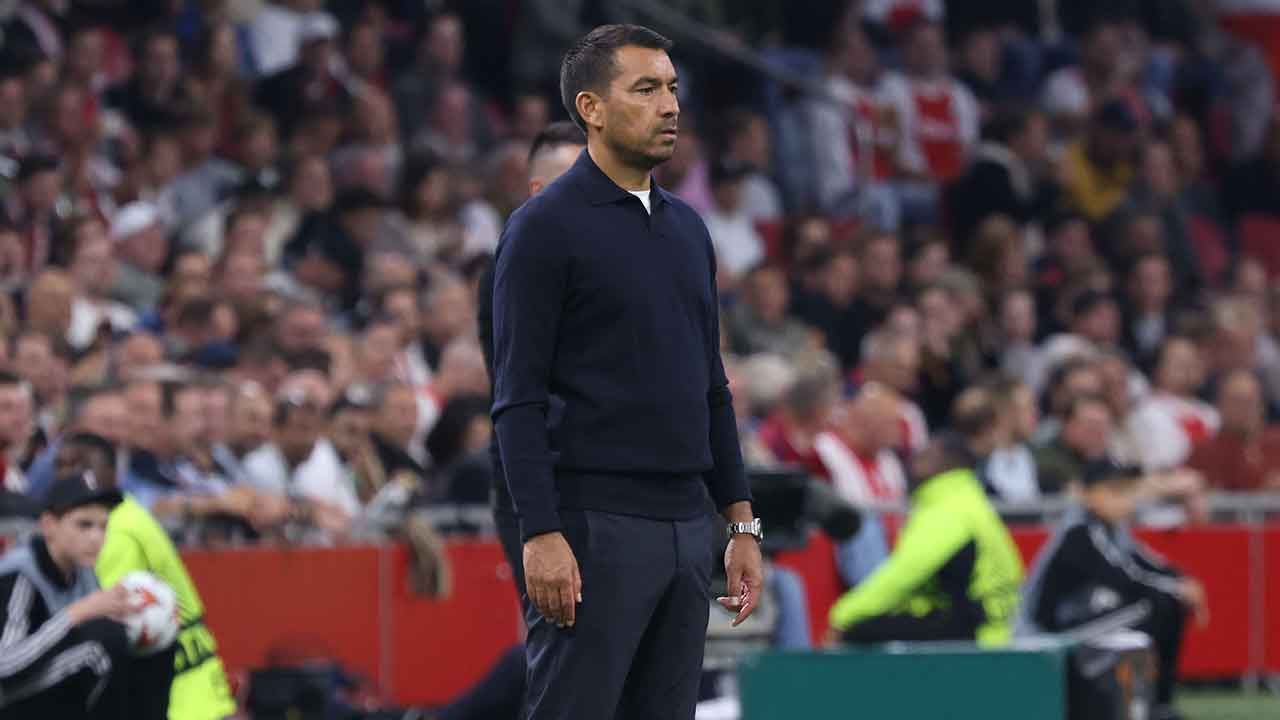 Van Bronckhorst&#039;tan 4-0’lık Ajax mağlubiyetinin ardından hayal kırıklığı: Bunu beklemiyordum