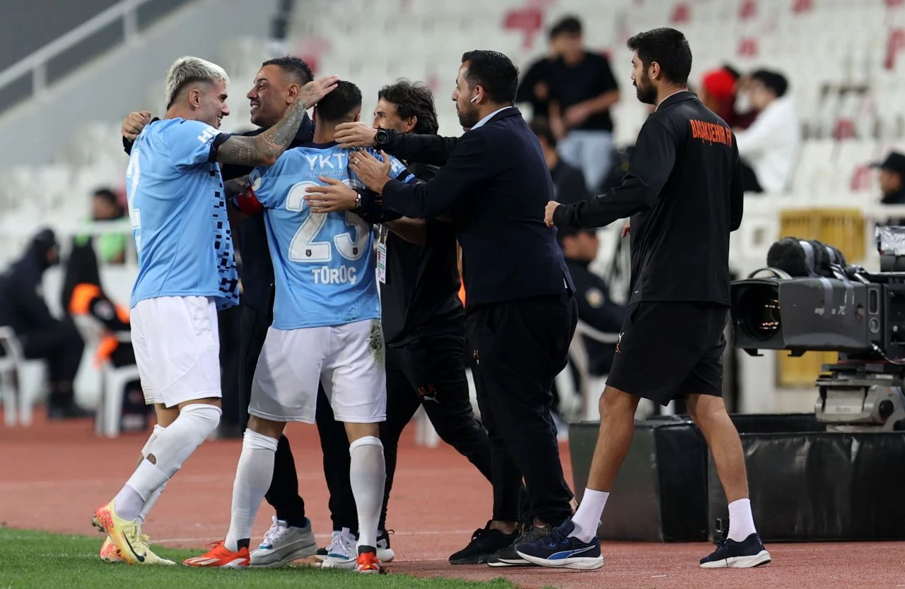 Başakşehir Sivasspor deplasmanından 3 puanla ayrıldı!  - 1. Resim