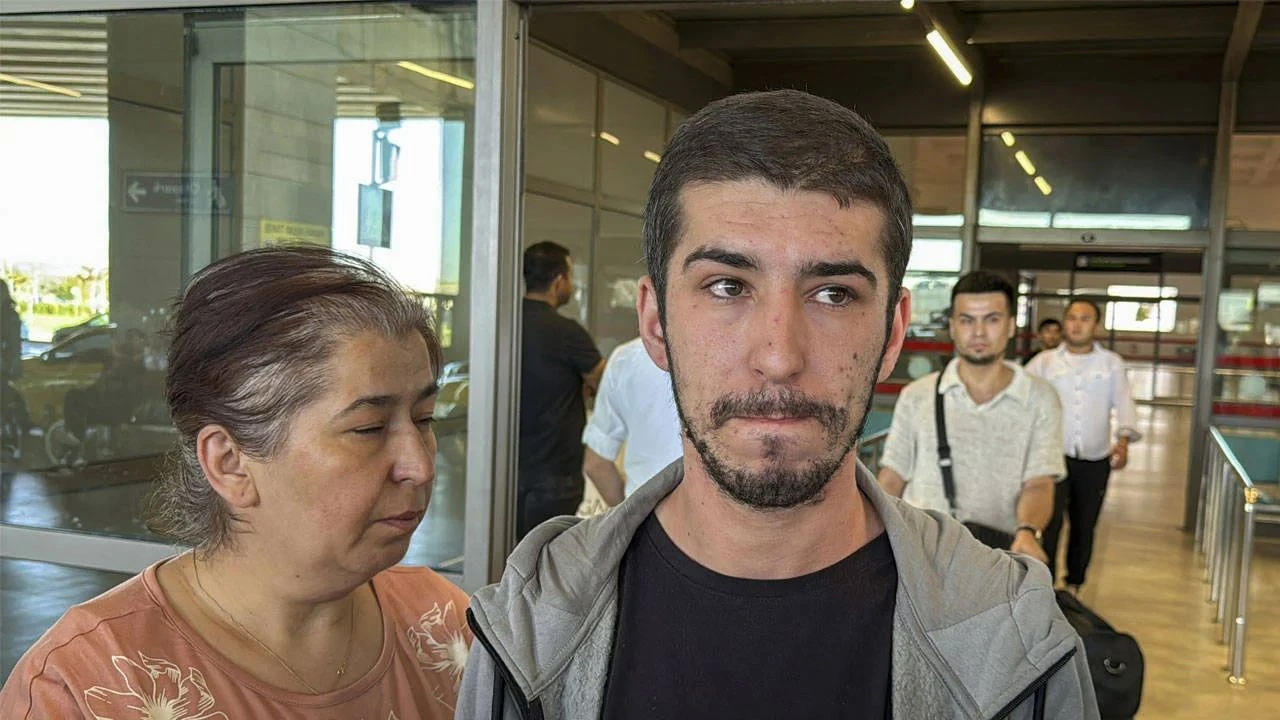 Bosna Hersek'te fidye için kaçırılan Deniz Eliş için harekete geçilmişti! Türkiye'de gözyaşlarıyla karşılandı - 1. Resim