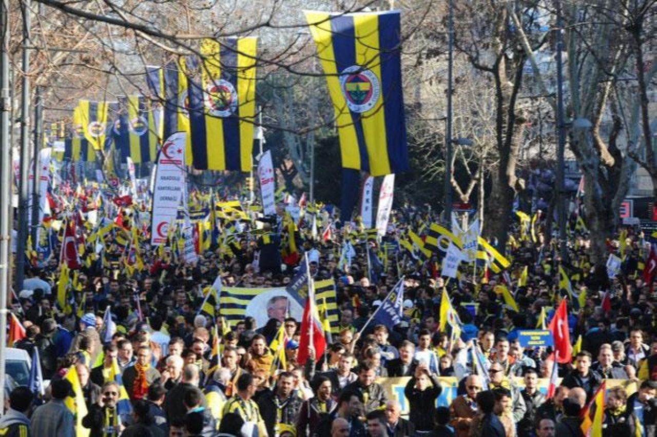 Fenerbahçe yürüyüşü için taraftarlar toplandı! Ali Koç istifa sesleri yükseliyor - 1. Resim