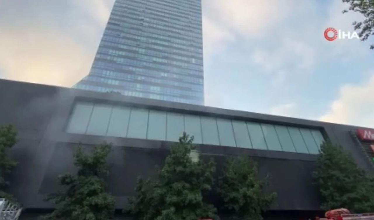 İstanbul'da Trump AVM'de korkutan yangın!