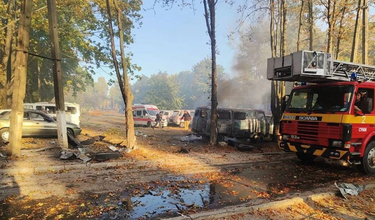 Rusya Ukrayna'da sağlık merkezini havaya uçurdu! Çok sayıda ölü ve yaralı var - 3. Resim