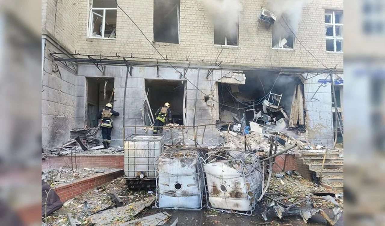 Rusya Ukrayna'da sağlık merkezini havaya uçurdu! Çok sayıda ölü ve yaralı var - 2. Resim
