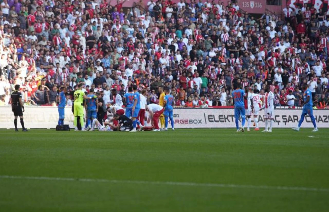 Son dakika! Süper Lig maçında korku dolu anlar: Ambulansla hastaneye kaldırıldı!