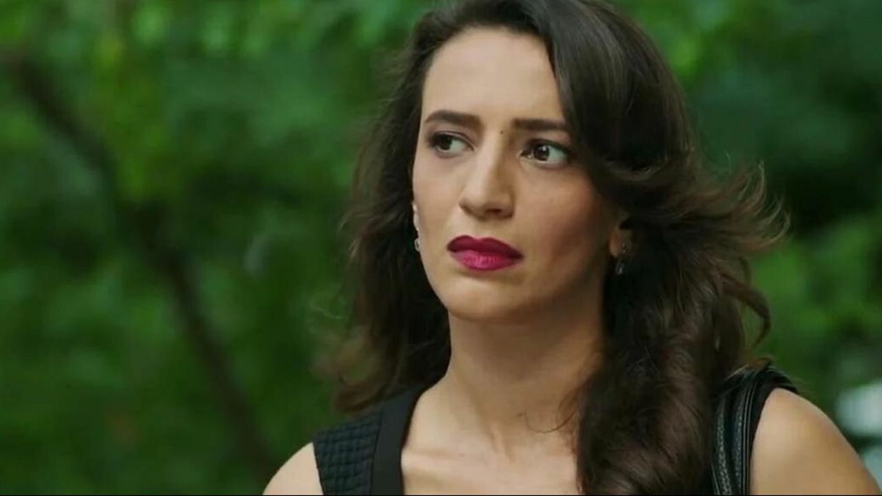 Bahar dizisinde Seren&#039;in annesi Nesrin&#039;i Nihal Yalçın oynuyor