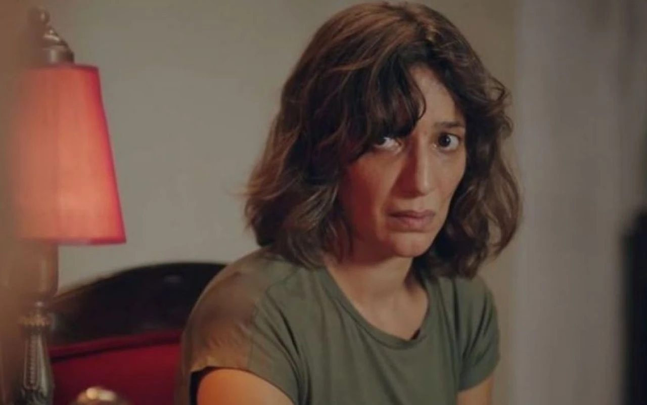 Bahar dizisinde Seren'in annesi Nesrin'i Nihal Yalçın oynuyor