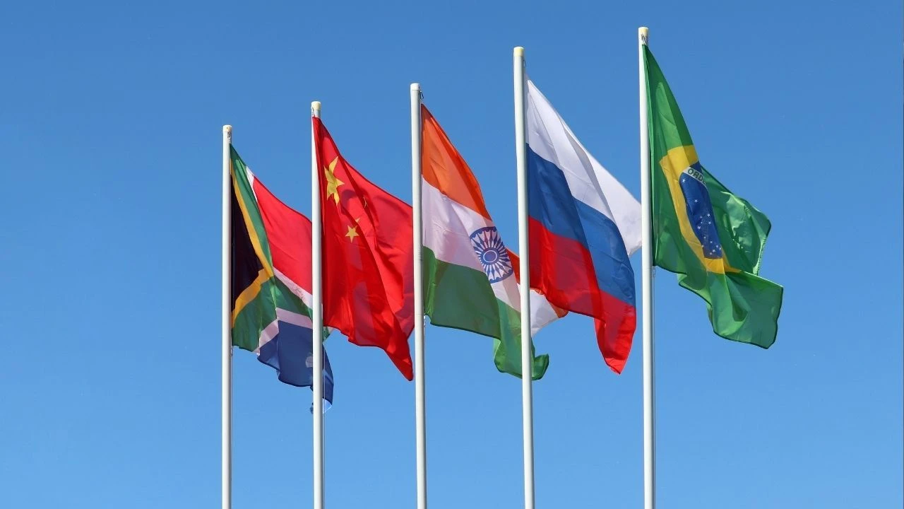 BRICS ülkelerinin dolardan vazgeçme baskısıyla altın fiyatları tarihi yükselişte! Gram, çeyrek ve cumhuriyet altını fiyatı zirvede