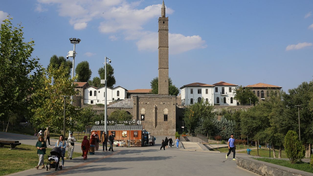 Diyarbakır Valiliğinden yeni karar: 1 mahalle ve 3 mezra GÖGB ilan edildi!