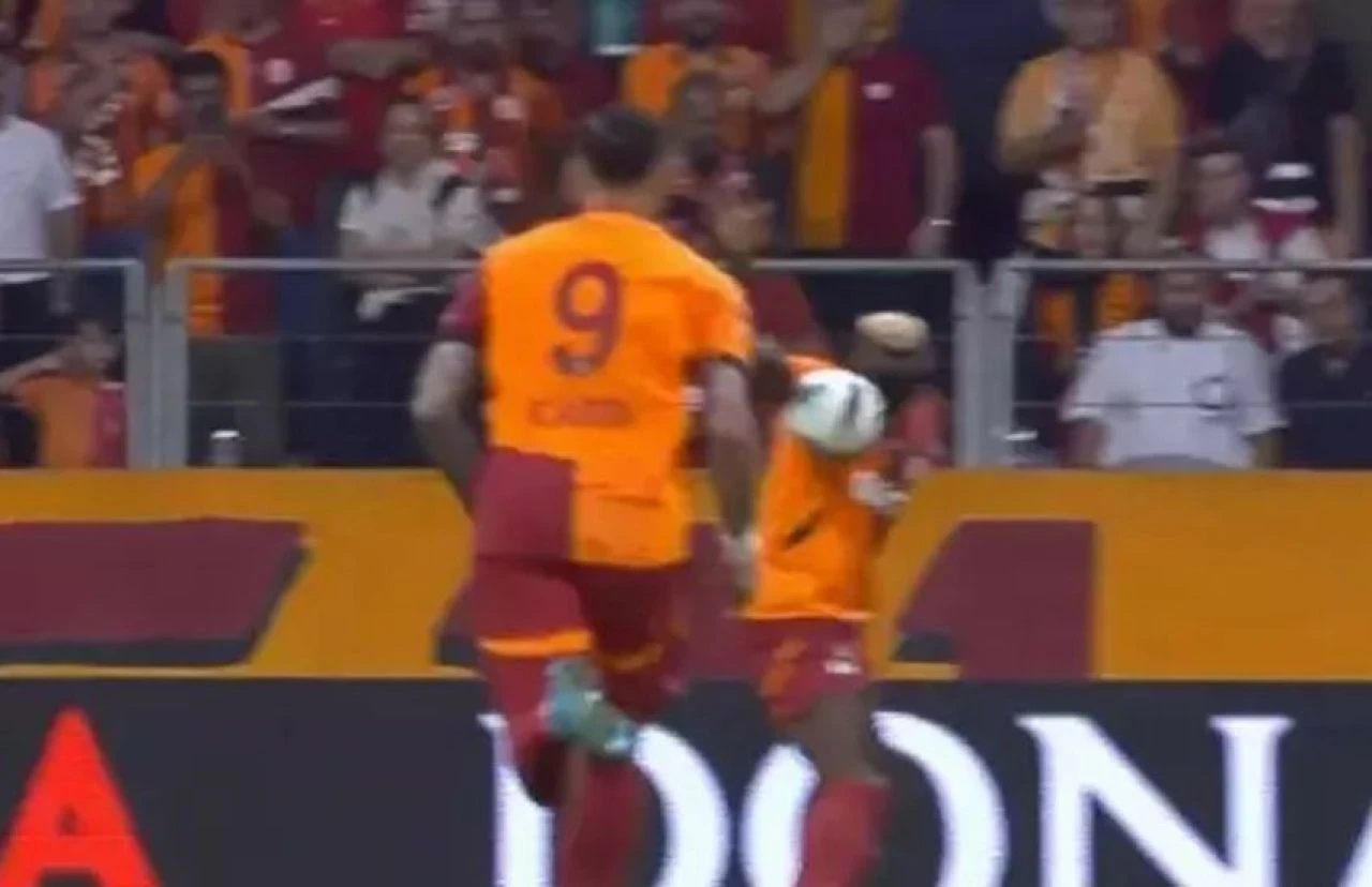 Galatasaray - Kasımpaşa maçındaki tartışmalı pozisyonları eski hakemler yorumladı: Penaltı kararı doğru mu? - 1. Resim