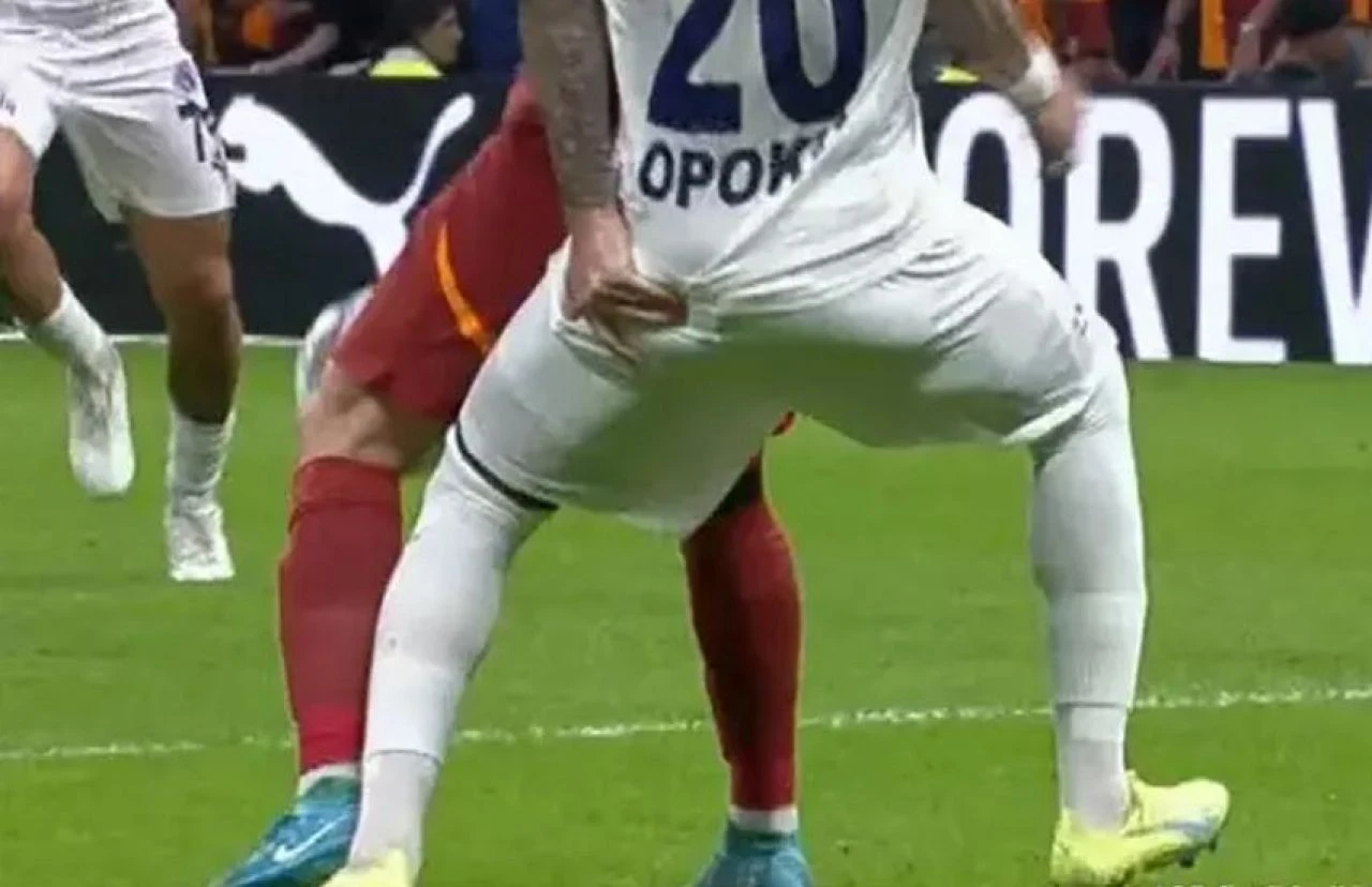 Galatasaray - Kasımpaşa maçındaki tartışmalı pozisyonları eski hakemler yorumladı: Penaltı kararı doğru mu? - 2. Resim