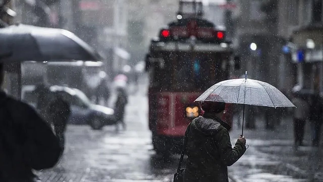 İstanbul için peş peşe kritik uyarılar! Sağanak yağış için saat verildi: Hava aniden buz gibi olacak - 2. Resim