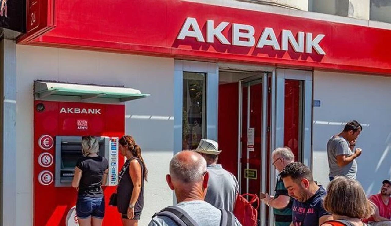 Akbank 'vatandaşın hesapları çalındı' iddiası sonrası açıklama yaptı!