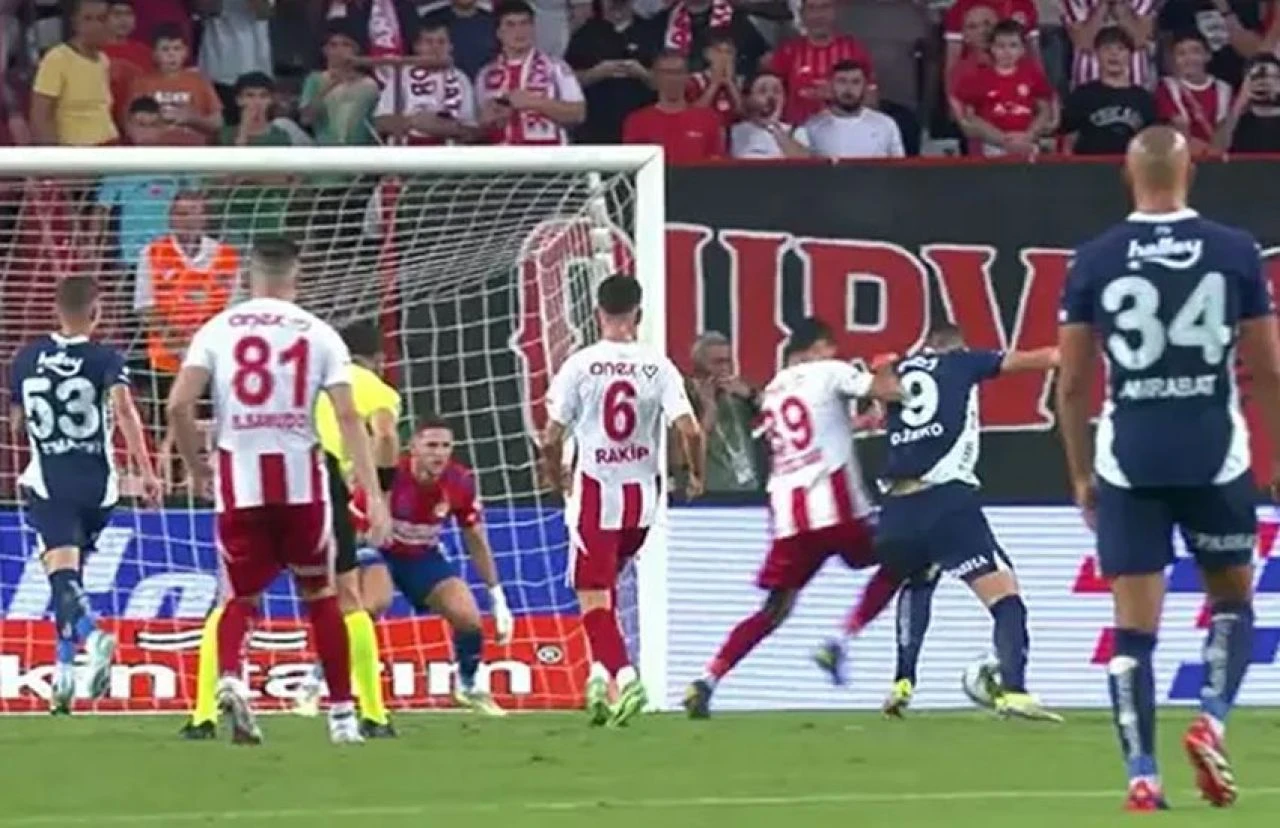 Antalyaspor - Fenerbahçe maçının tartışmalı pozisyonlarını eski hakemler değerlendirdi! - 6. Resim