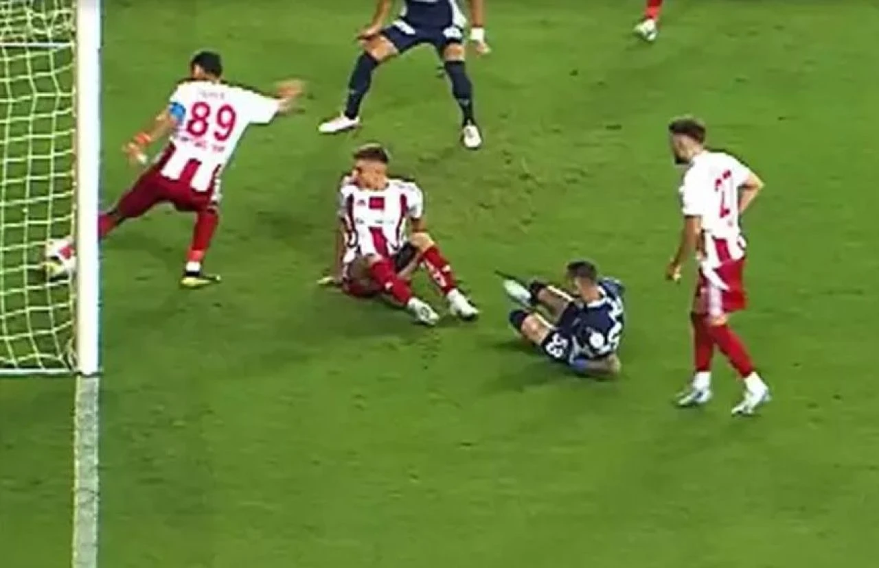 Antalyaspor - Fenerbahçe maçının tartışmalı pozisyonlarını eski hakemler değerlendirdi! - 2. Resim