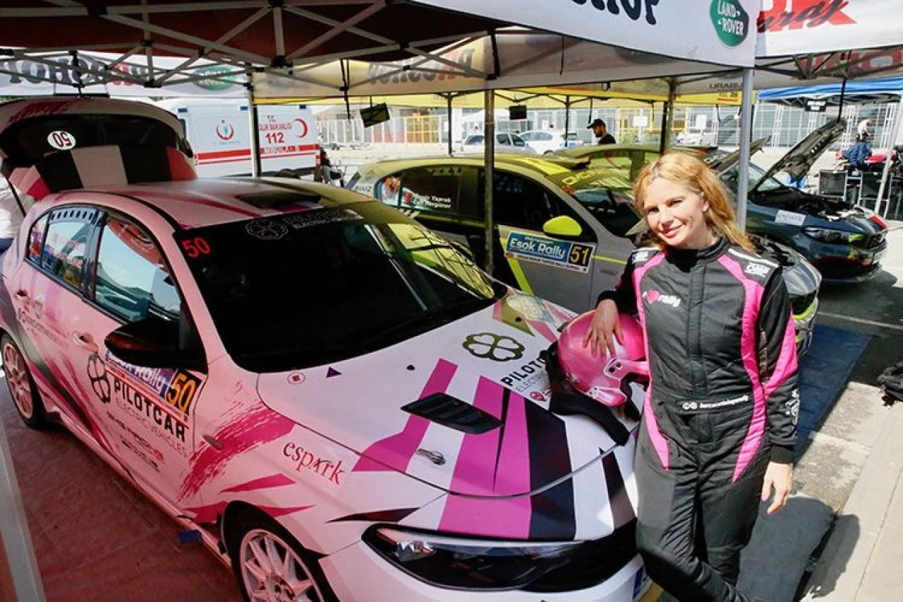 Burcu Çetinkaya, otomobil sporu kariyerine Hitit Rallisi ile başladı - 1. Resim