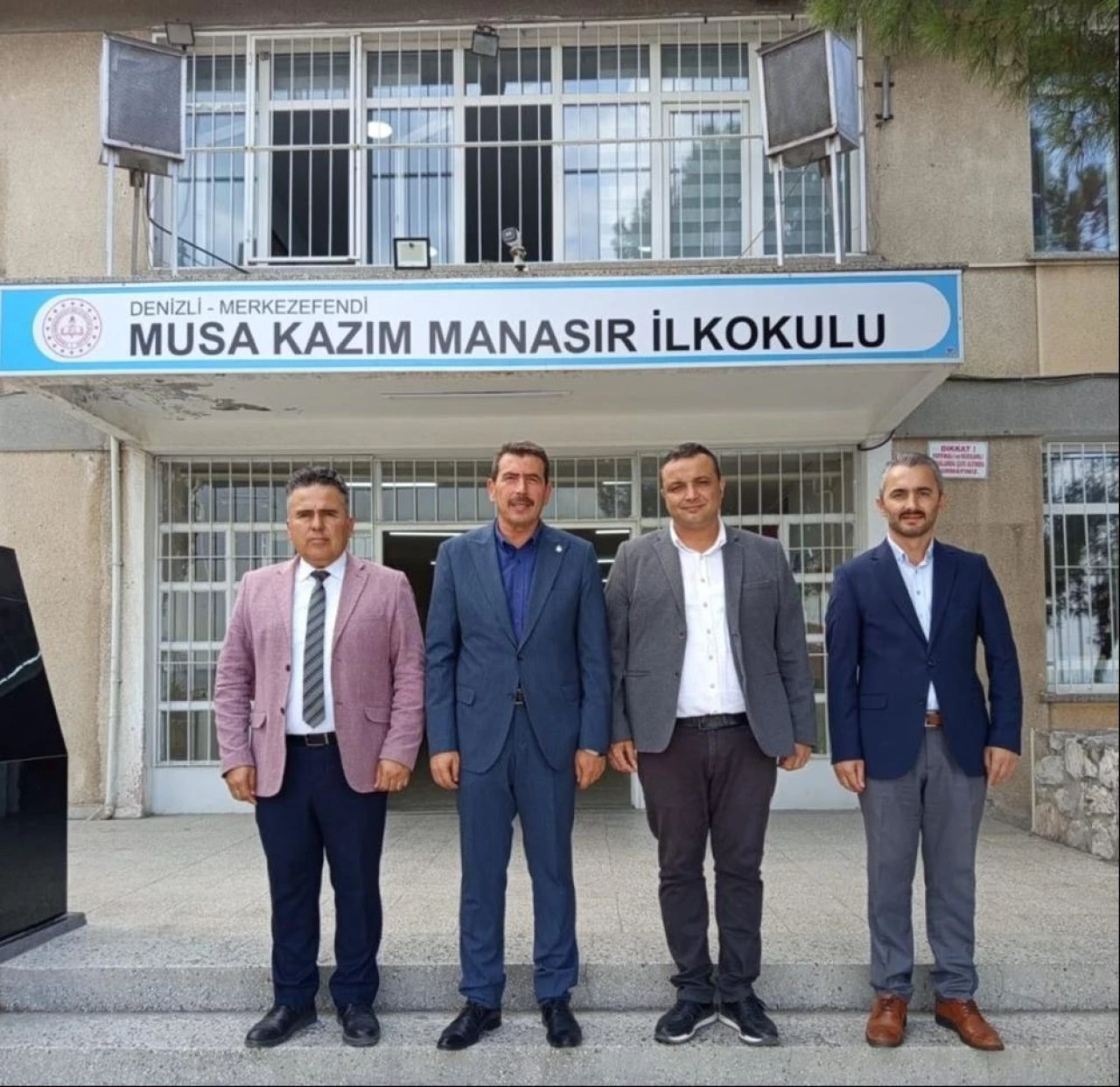 Denizli’de öğretmene şiddet: Öğrencilerin gözü önünde darp edildi!