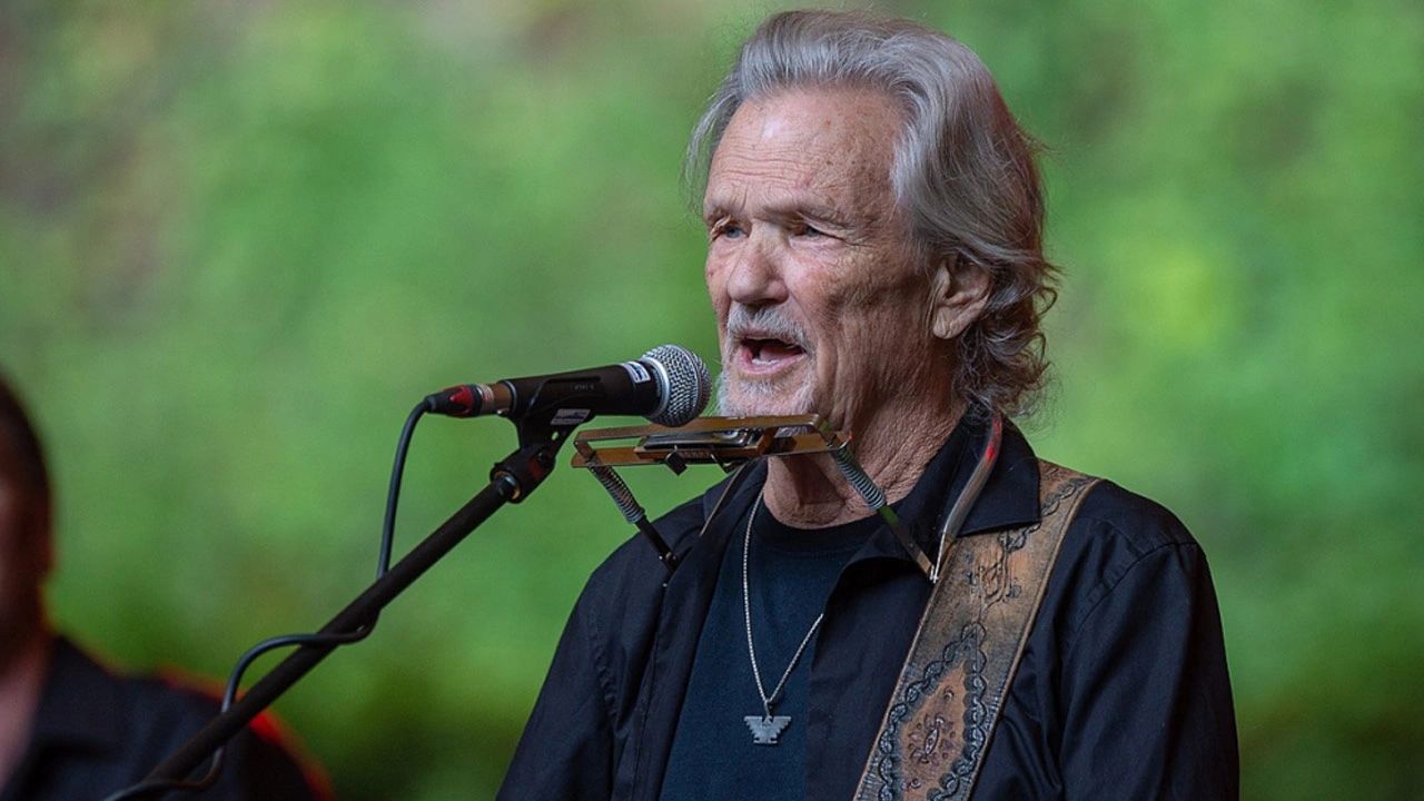 Efsane şarkıcı ve oyuncu Kris Kristofferson'dan acı haber! Hayranlarını yasa boğdu - 3. Resim